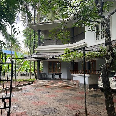 H Villa Nilambūr 外观 照片