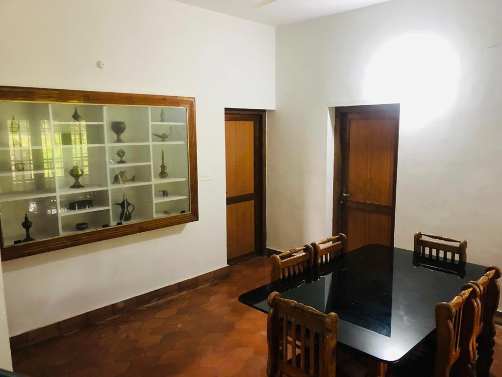 H Villa Nilambūr 外观 照片