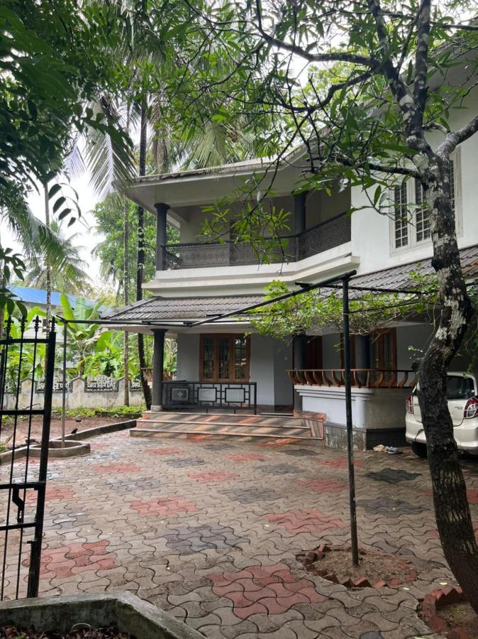 H Villa Nilambūr 外观 照片